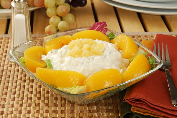 Ananas süzme peynir salatası — Stok fotoğraf