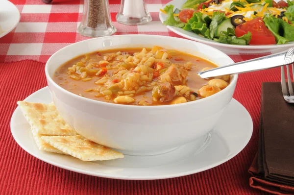 Chicken gumbo with crackers — Stock Image Chicken gumbo with crackers Royalty Free Stock Photos