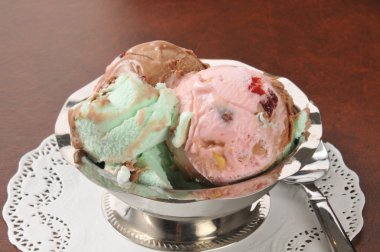 spumoni fincan tatlısı