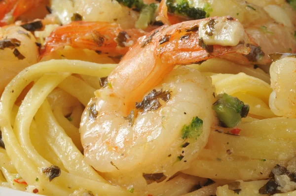 Garnelen Scampi und Linguine — Stockfoto