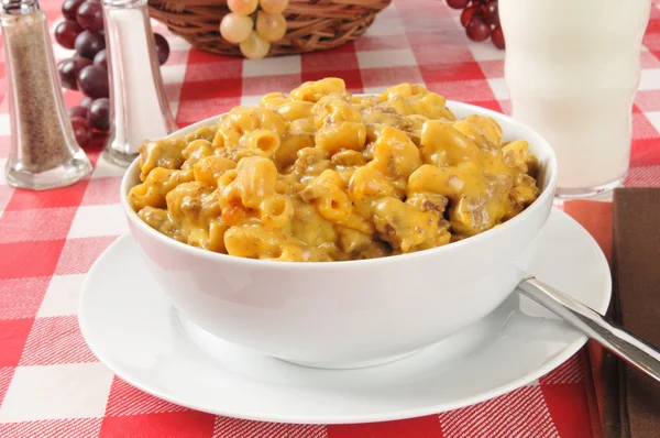 Maccheroni, carne e formaggio in casseruola — Foto Stock