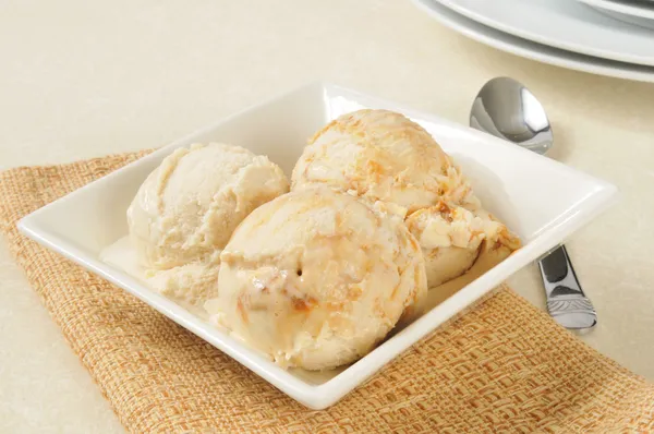 Caramel ice cream — Stock Photo, Image