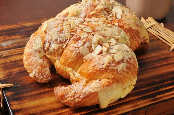 Croissants de almendras con relleno de natillas —  Fotos de Stock