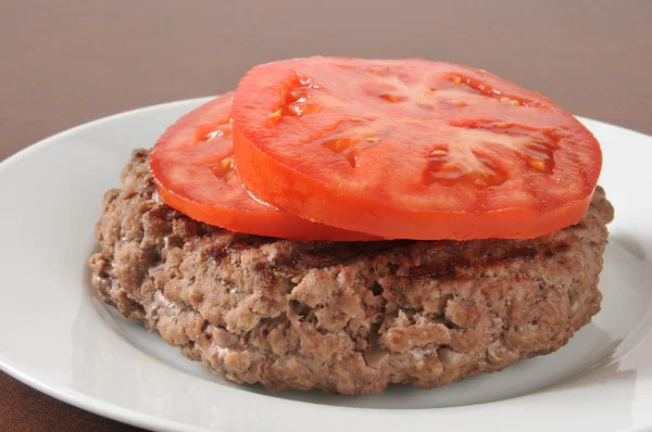 Hamburger patty with tomato — Stock Photo, Image