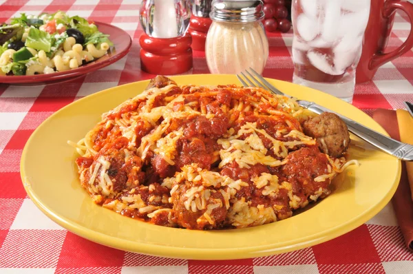 Spaghetti and meatballs — Stock Photo, Image