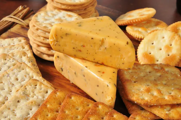奶酪和饼干 — 图库照片