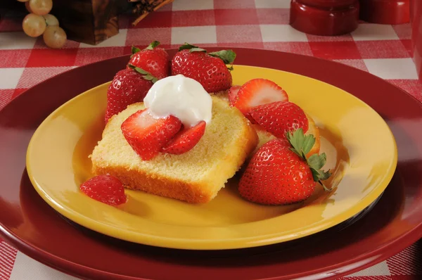 Strawberry shortcake closeup — Fotografie, imagine de stoc