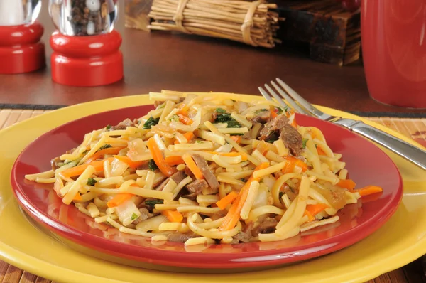 Beef lo mein — Stock Photo, Image