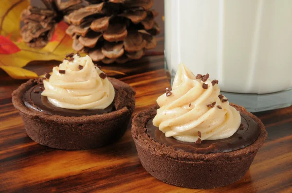 Chocolate cream dessert tarts — Stock Photo, Image
