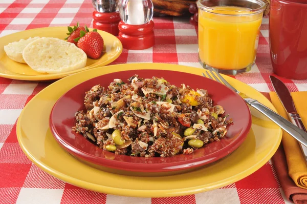 Healthy red quinoa salad — Stock Photo, Image