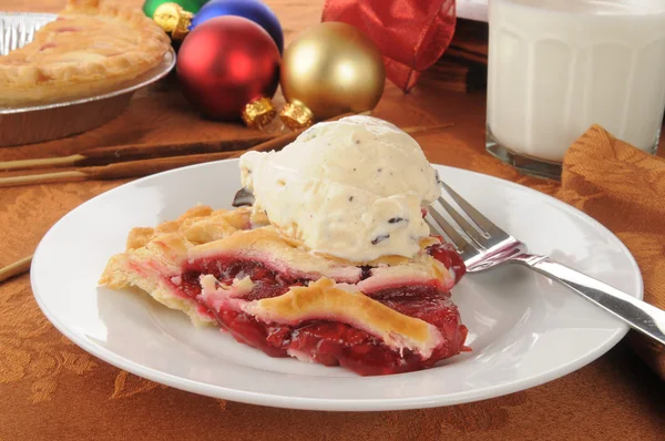 Tarta de cereza en Navidad — Foto de Stock