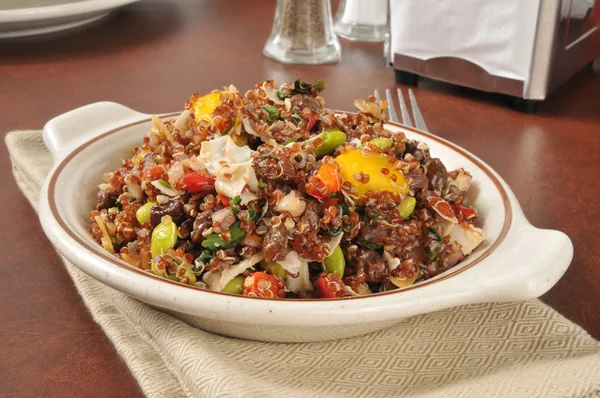 Red quinoa salad — Stock Photo, Image