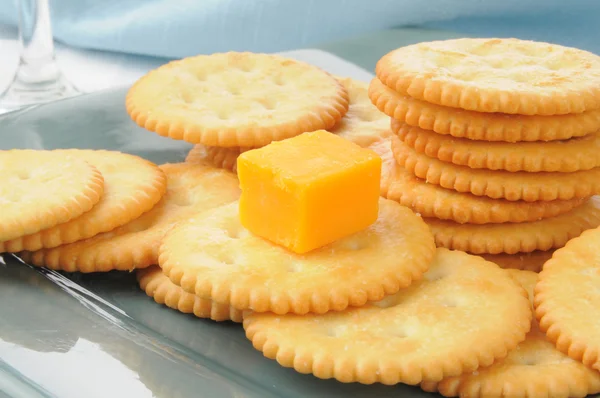 Cheese and crackers — Stock Photo, Image