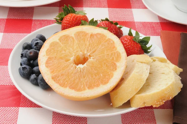 Fruit, berries and toast — Stock Photo, Image