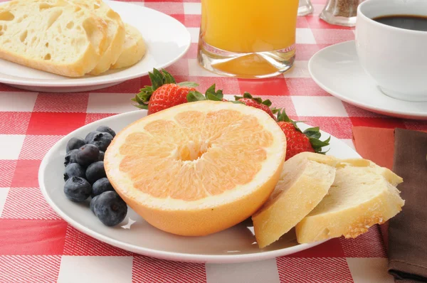 Healthy fruit breakfast — Stock Photo, Image