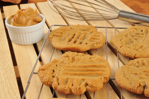 Galletas de mantequilla de maní recién horneadas — Foto de Stock