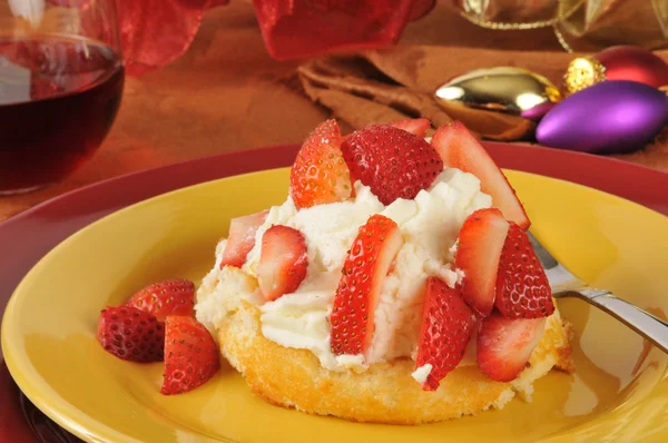 Strawberry shortcake on a holiday table — Stock Photo, Image