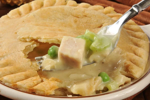 Forkful van kip pot pie — Stockfoto