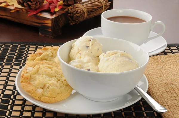 Cookies and ice cream — Stock Photo, Image