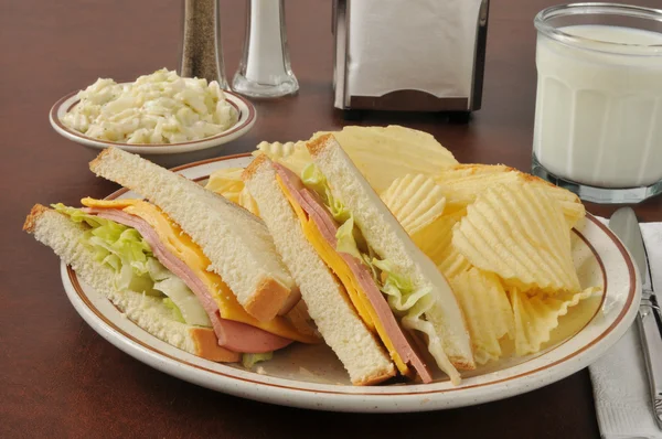 Sandwich de bolonia y queso — Foto de Stock