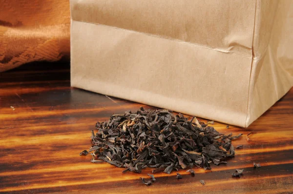 Brown bag of loose leaf black tea — Stock Photo, Image