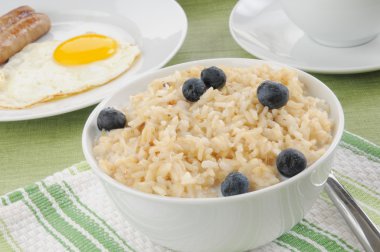 kahverengi pirinç ve süt