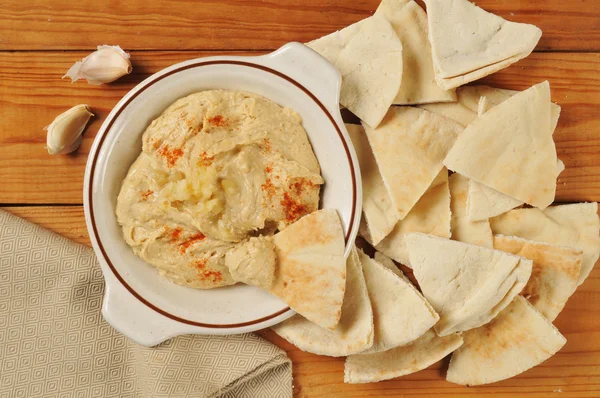 Hummus przyprawa czosnek z pita — Zdjęcie stockowe