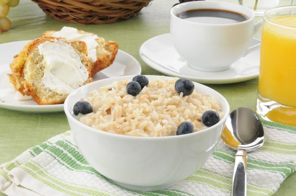 Arroz integral con leche y magdalena —  Fotos de Stock