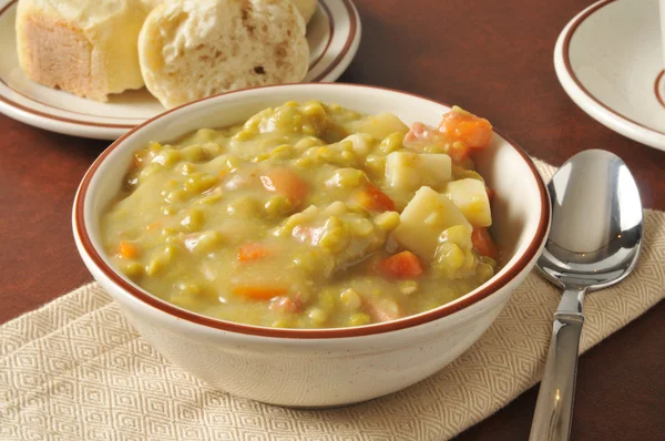 厚い分割エンドウ豆のスープ — ストック写真