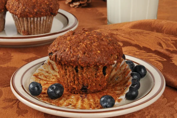 Kleie-Muffin mit wilden Blaubeeren — Stockfoto