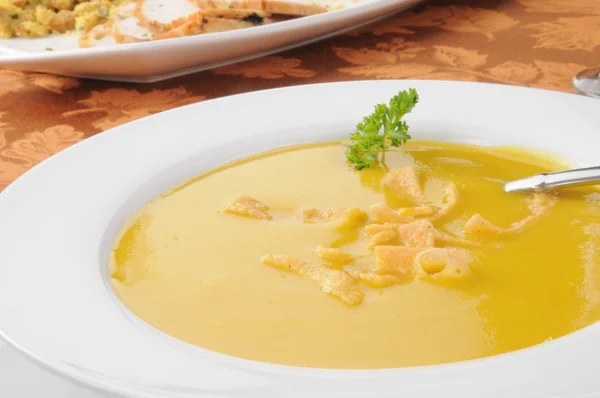 Close-up de uma tigela de sopa de abóbora — Fotografia de Stock