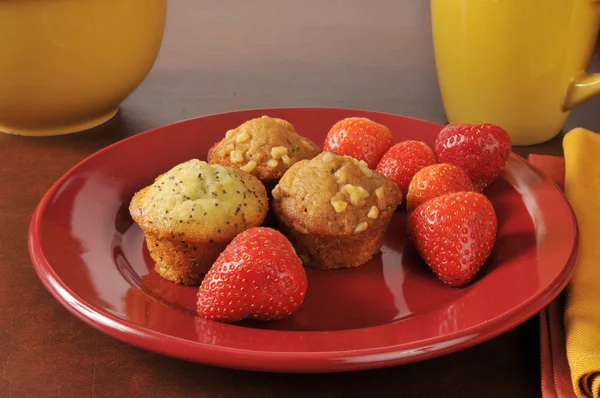 Fresas y magdalenas — Foto de Stock