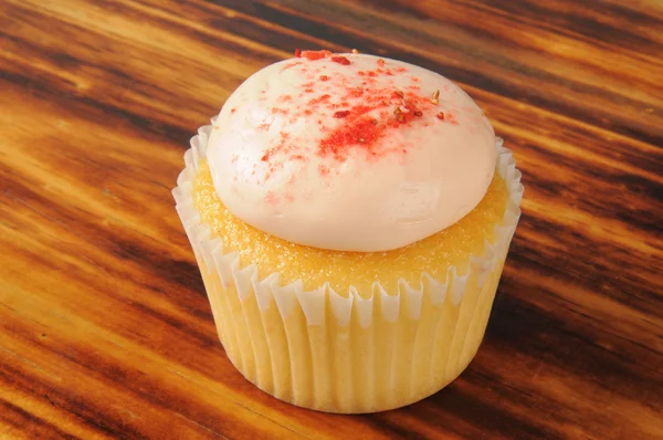Strawberry cream cupcake — Stock Photo, Image