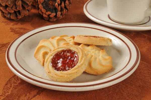Shortbread cookies filled with jam — Stock Photo, Image