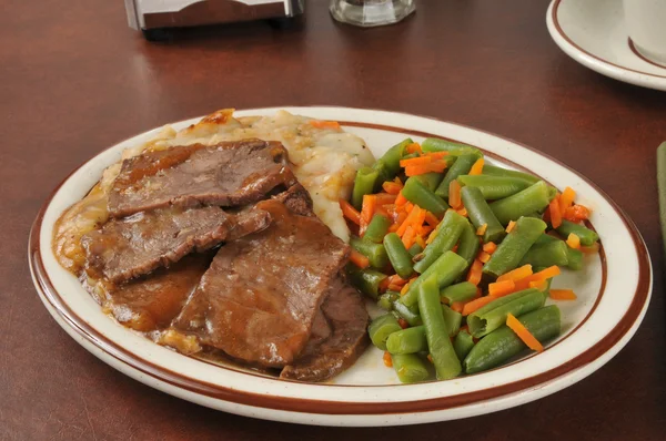 Makan malam daging sapi panggang — Stok Foto