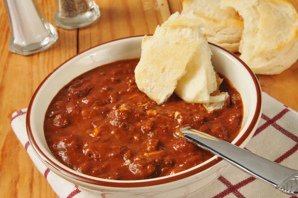 Chili con carne with biscuits — Stock Photo, Image