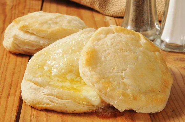 Galletas con mantequilla caliente — Foto de Stock