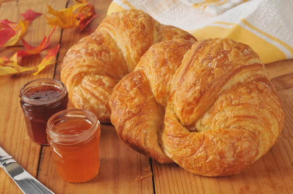 Croissants with jam — Stock Photo, Image