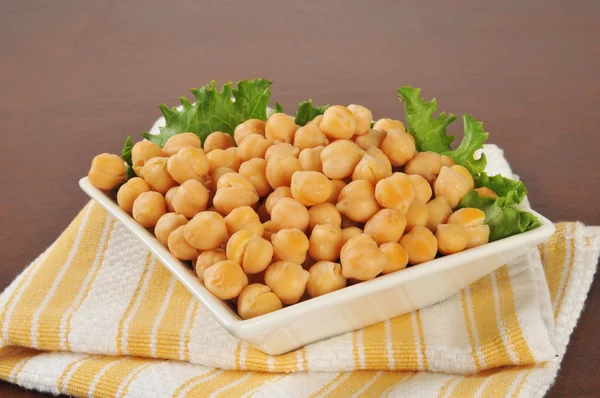 Garbanzo beans in a small bowl — Stock Photo, Image