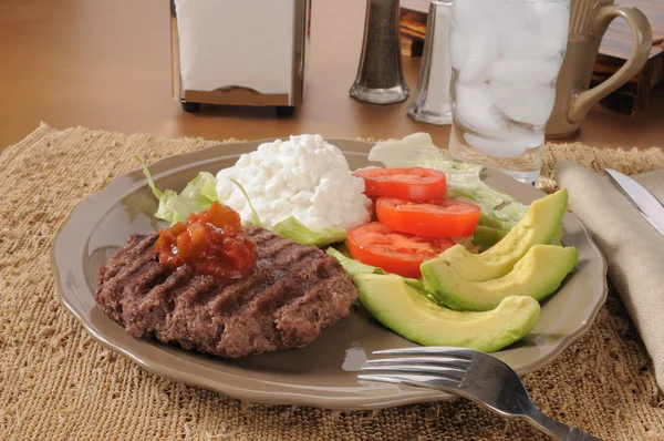 Grilled sirloin patty with salsa — Stock Photo, Image