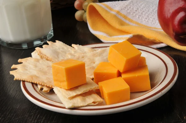 Flatbread crackers and cheese — Stock Photo, Image
