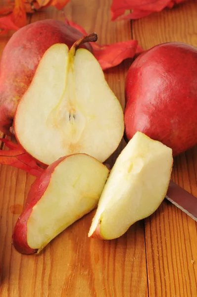 Sliced red pears — Stock Photo, Image