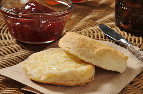 Biscuit avec sauce aux canneberges — Photo