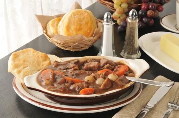 Guisado de carne e biscoitos — Fotografia de Stock