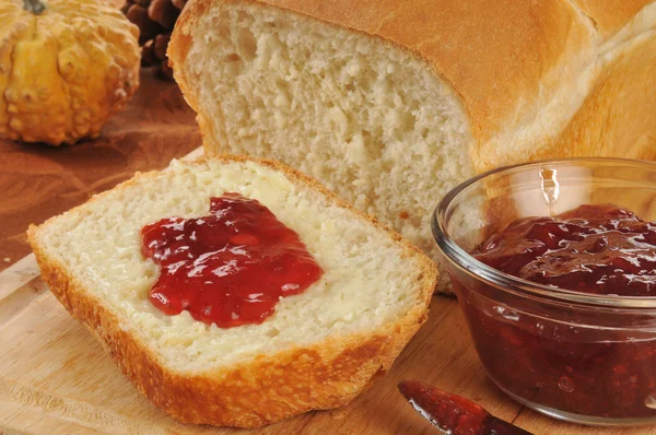 Färskt bröd och sylt — Stockfoto