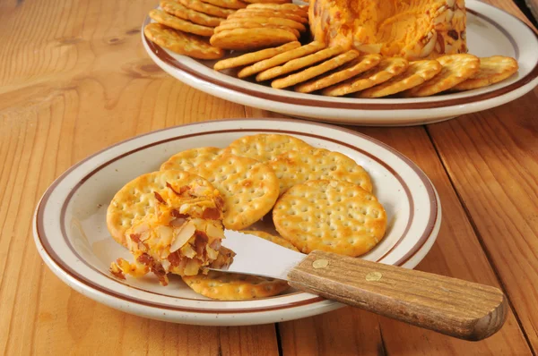 Cheese and crackers — Stock Photo, Image