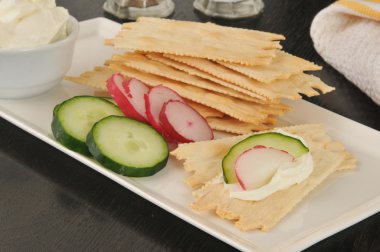 krem peyniri ve sebze ile gözleme kraker