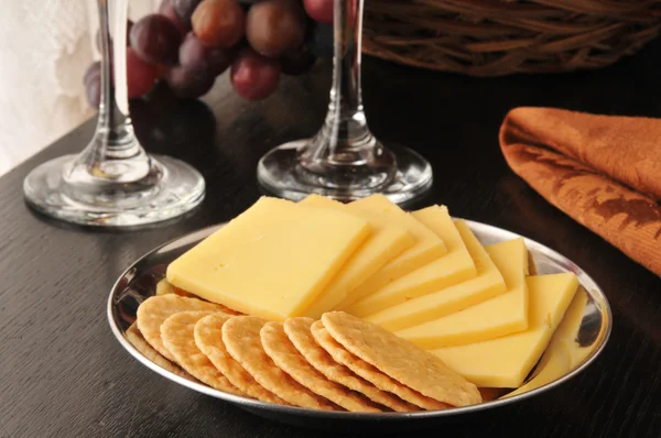 Bolachas de arroz com queijo gouda defumado — Fotografia de Stock