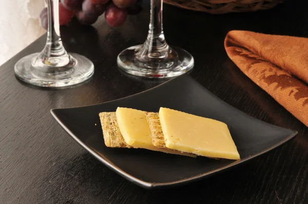 Cheese and crackers — Stock Photo, Image