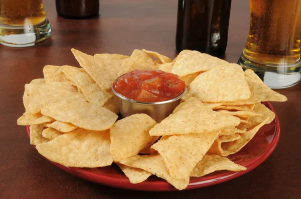 Chips and salsa with beer — Stock Photo, Image